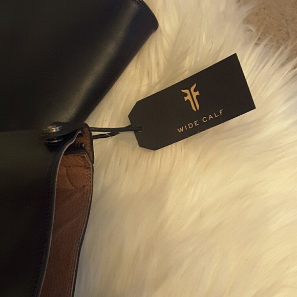 Frye genuine leather Melissa button back zip wide - Picture 2 of 8